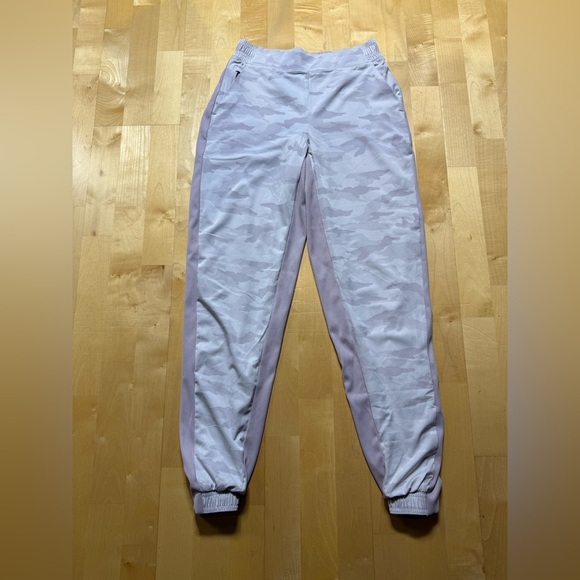 ATHLETA Brooklyn Lined Camo Joggers Pale Pink Stretch Size 4 T - Picture 3 of 5